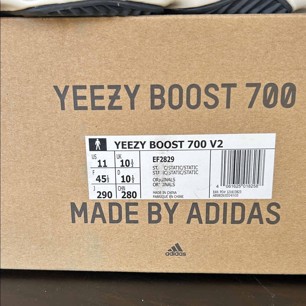 Adidas Yeezy Boost 700 V2 Box